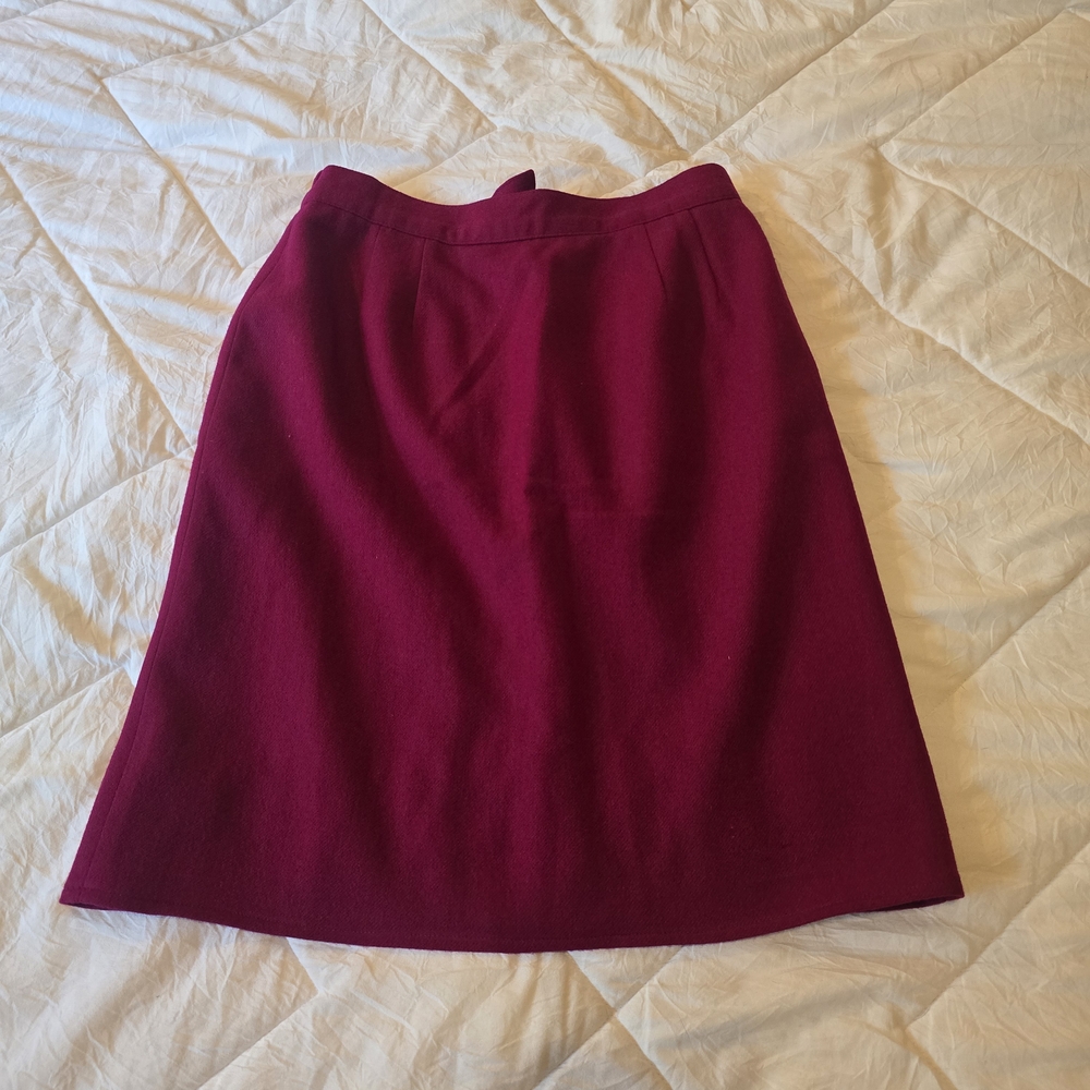 Elegant Maroon 100% Wool Vintage Petite Dimensions Women's Skirt